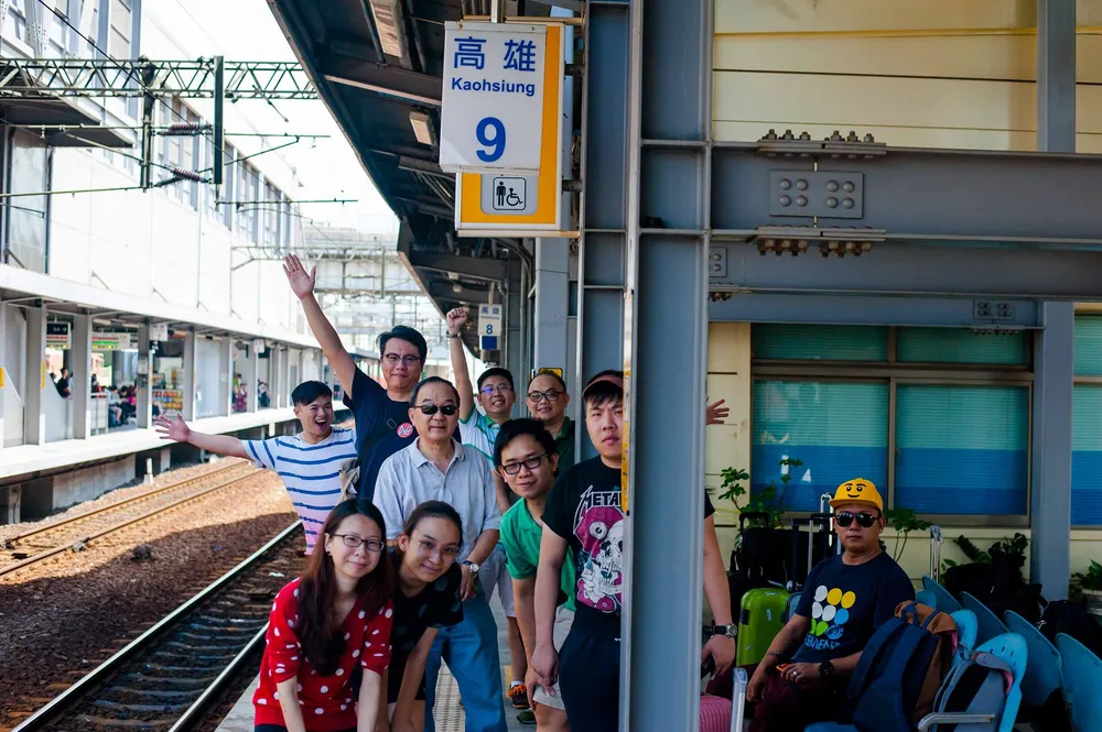 在高雄車站月台合照